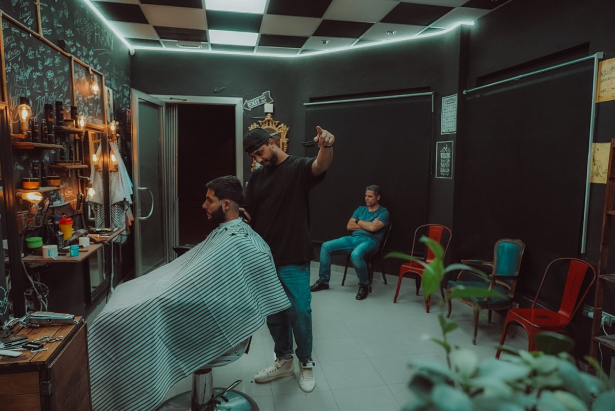 Sala de The Bearded con la pizarra firmada por los clientes
